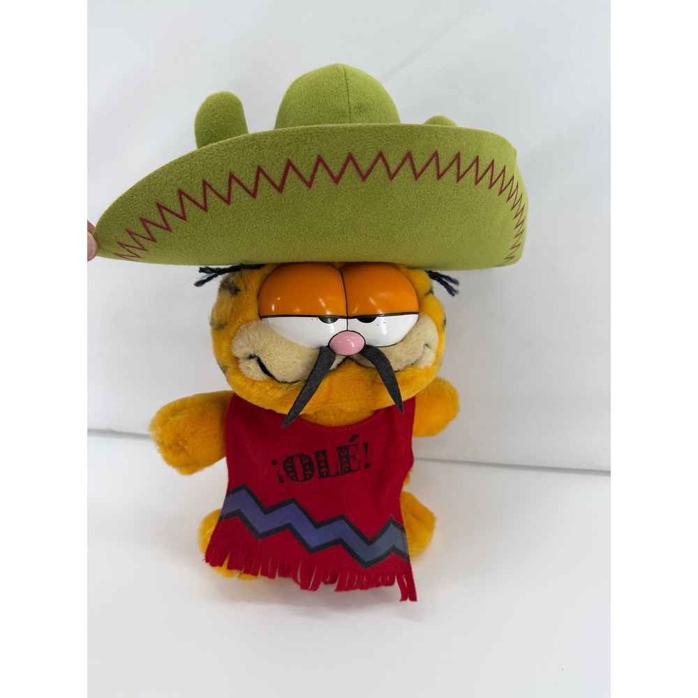 Vintage 1981 Dakin Garfield Plush Ole Mexican Sombrero Mustache Poncho 10 inch